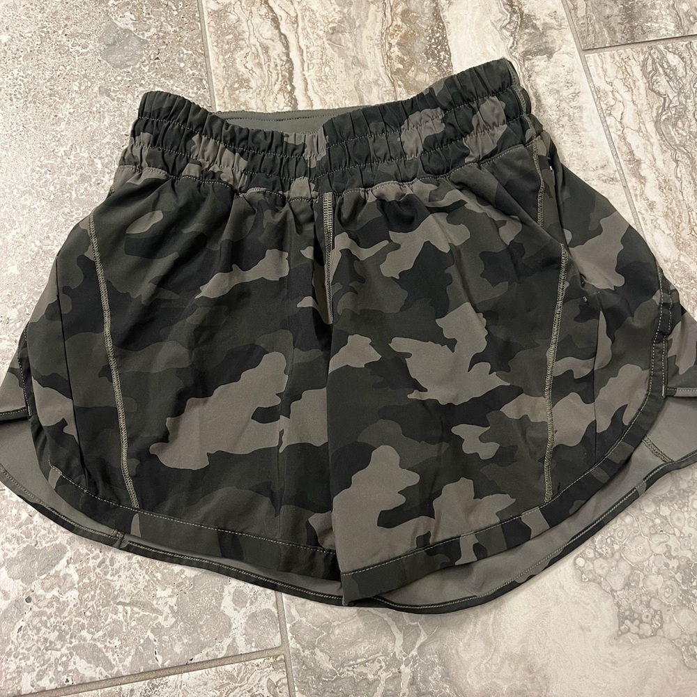 Lululemon shorts Size 6